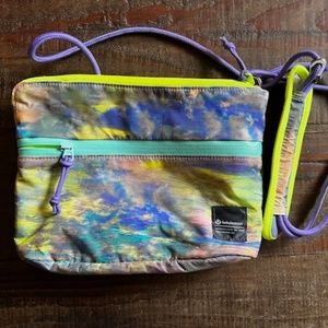 Lululemon Patch Logo Crossbody Bag 2.5 L